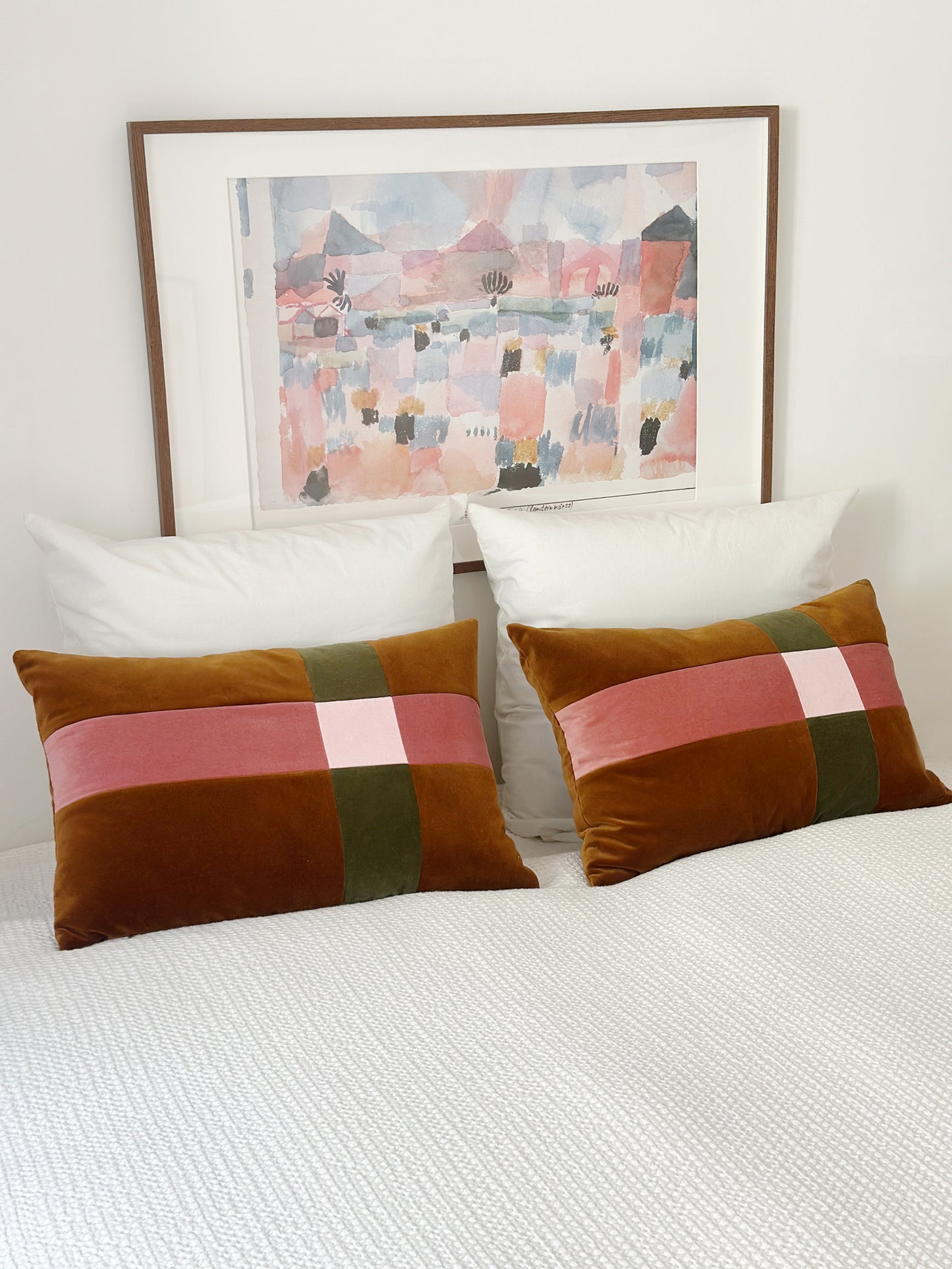 OPALA Home Talismans makes handmade luxury velvet cushions for an exclusive home decor, made in Portugal with premium cotton velvet. Meet Opala custom-made cushions, unique and luxurious home decor accessories.