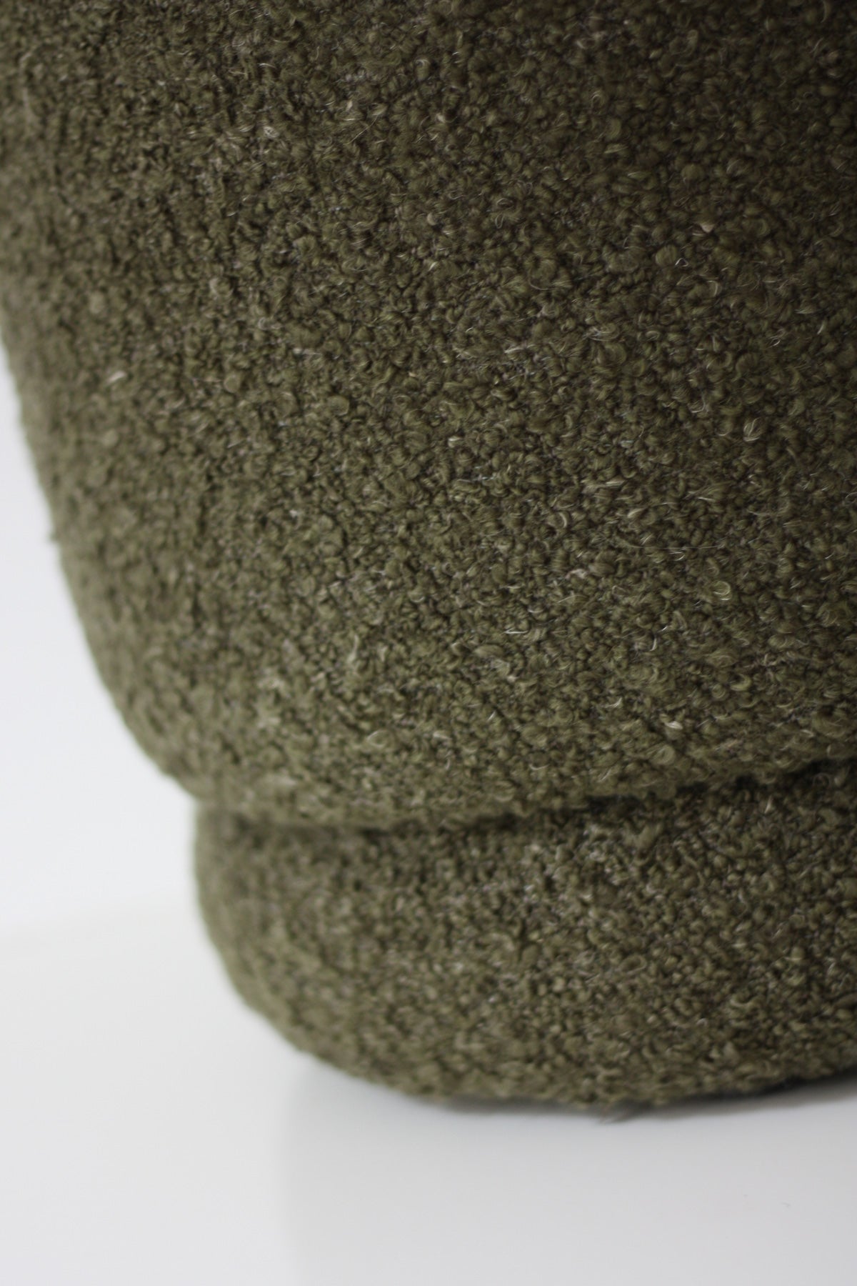 OPALA Home Talismans makes handmade luxury velvet cushions and poufes for an exclusive home decor, made in Portugal with premium cotton velvet. Meet Opala custom-made unique and luxurious home decor accessories.