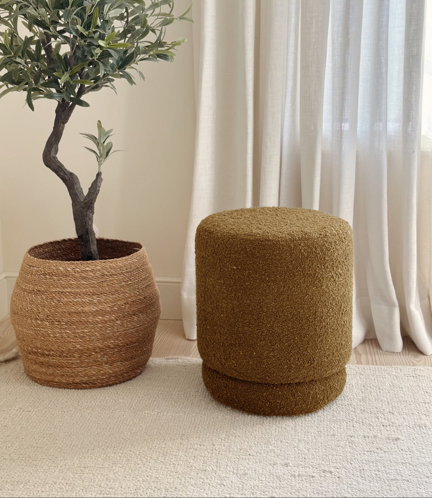 OPALA Home Talismans makes handmade luxury velvet cushions and poufes for an exclusive home decor, made in Portugal with premium cotton velvet. Meet Opala custom-made unique and luxurious home decor accessories.