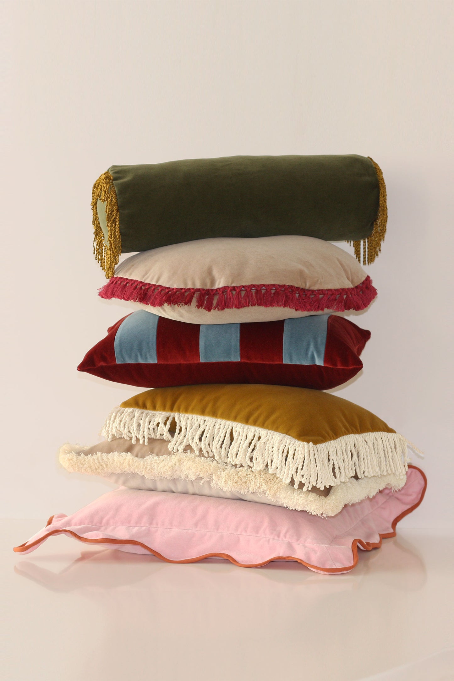 OPALA Home Talismans makes handmade luxury velvet cushions and stoos for an exclusive home decor, made in Portugal with premium cotton velvet. Meet Opala custom-made cushions, unique and luxurious home decor accessories.