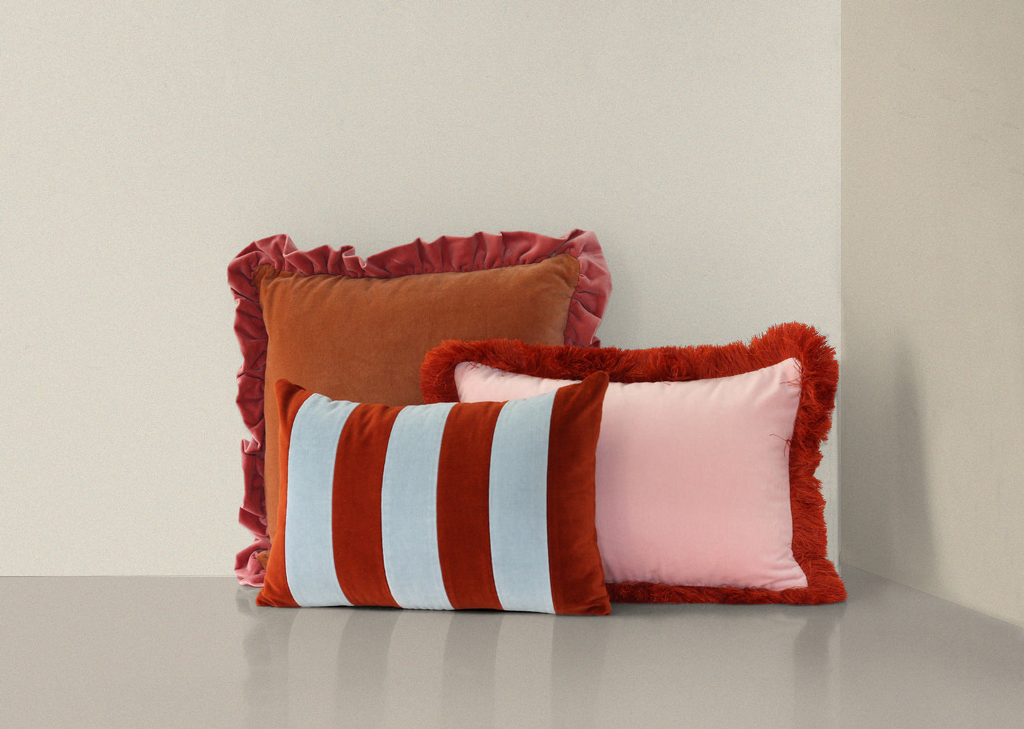 DAISY pink with Brick Fringe Velvet Deluxe Cushion