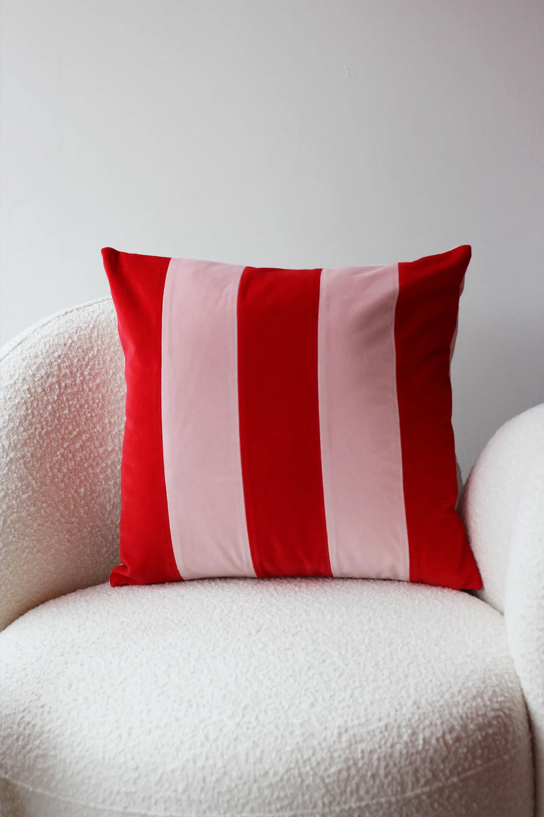 OPALA Home Talismans makes handmade luxury velvet cushions for an exclusive home decor, made in Portugal with premium cotton velvet. Meet Opala custom-made cushions, unique and luxurious home decor accessories.