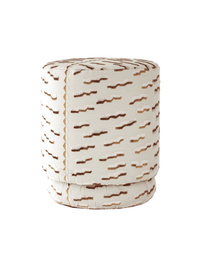 OPALA Home Talismans makes handmade luxury velvet cushions and poufes for an exclusive home decor, made in Portugal with premium cotton velvet. Meet Opala custom-made unique and luxurious home decor accessories.