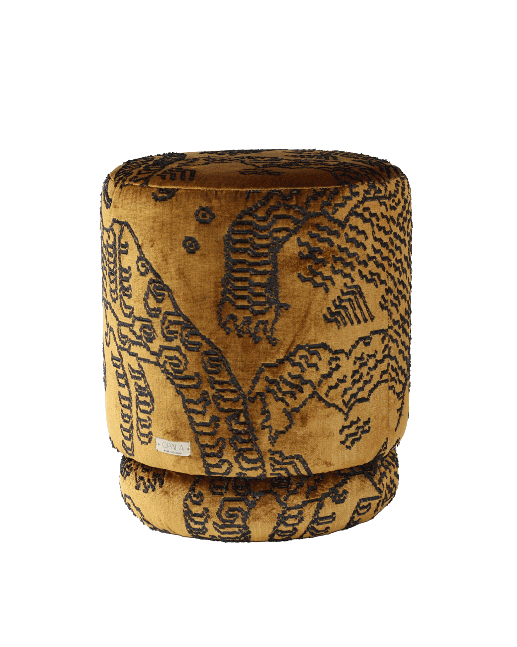 OPALA Home Talismans makes handmade luxury velvet cushions and poufes for an exclusive home decor, made in Portugal with premium cotton velvet. Meet Opala custom-made unique and luxurious home decor accessories.