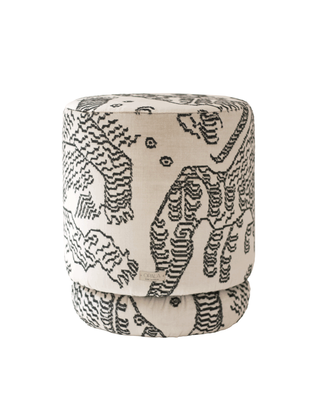 OPALA Home Talismans makes handmade luxury velvet cushions and poufes for an exclusive home decor, made in Portugal with premium cotton velvet. Meet Opala custom-made unique and luxurious home decor accessories.