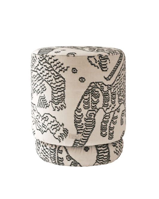 OPALA Home Talismans makes handmade luxury velvet cushions and poufes for an exclusive home decor, made in Portugal with premium cotton velvet. Meet Opala custom-made unique and luxurious home decor accessories.