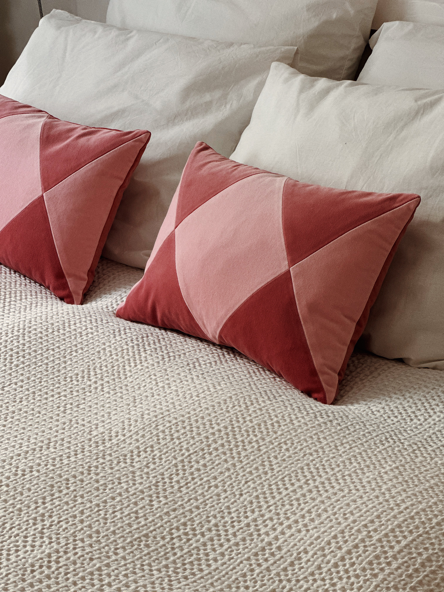 OPALA Home Talismans makes handmade luxury velvet cushions for an exclusive home decor, made in Portugal with premium cotton velvet. Meet Opala custom-made cushions, unique and luxurious home decor accessories.