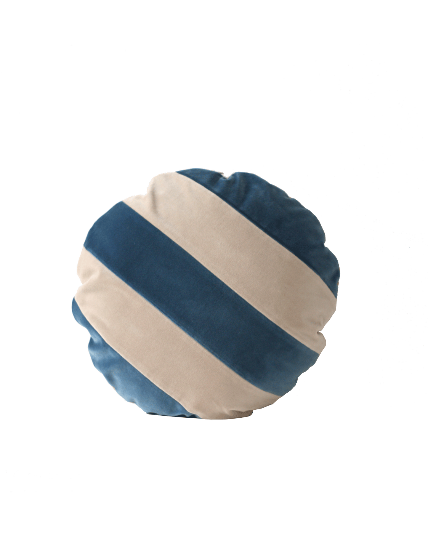 OPALA Home Talismans makes handmade luxury velvet cushions for an exclusive home decor, made in Portugal with premium cotton velvet. Meet Opala custom-made cushions, unique and luxurious home decor accessories.