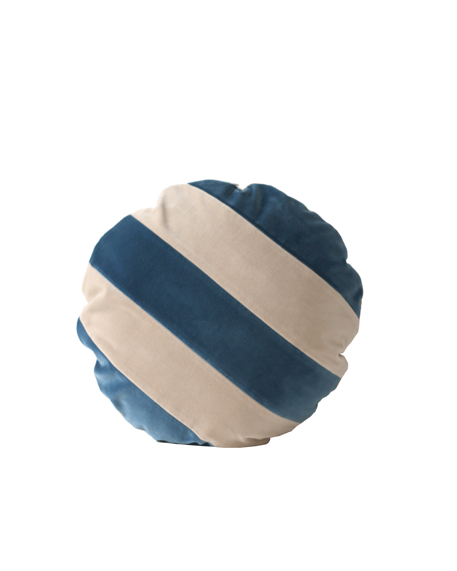 OPALA Home Talismans makes handmade luxury velvet cushions for an exclusive home decor, made in Portugal with premium cotton velvet. Meet Opala custom-made cushions, unique and luxurious home decor accessories.