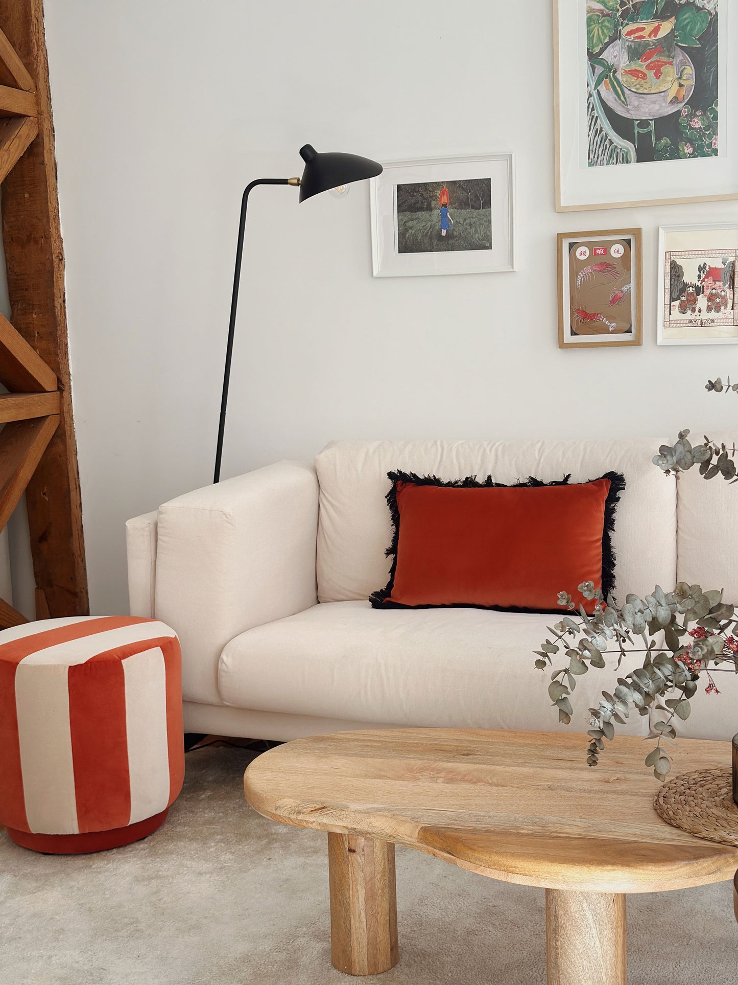 OPALA Home Talismans makes handmade luxury velvet cushions, stools and upholstered furniture for an exclusive home decor, made in Portugal with premium cotton velvet. Meet Opala custom-made cushions, unique and luxurious home decor accessories.