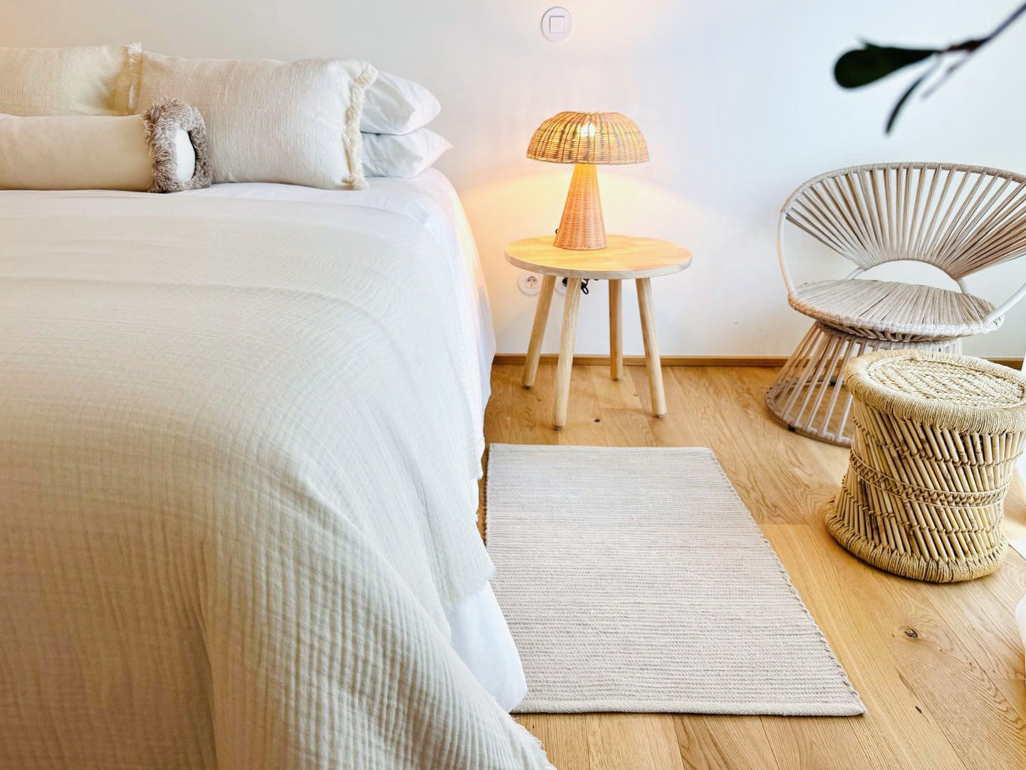 OPALA Home Talismans makes handmade luxury velvet cushions for an exclusive home decor, made in Portugal with premium cotton velvet. Meet Opala custom-made cushions, unique and luxurious home decor accessories.