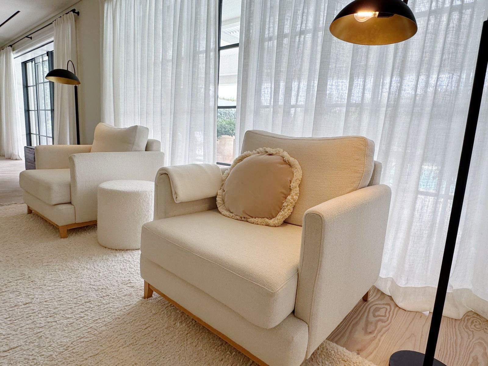 OPALA Home Talismans makes handmade luxury velvet cushions for an exclusive home decor, made in Portugal with premium cotton velvet. Meet Opala custom-made cushions, unique and luxurious home decor accessories.