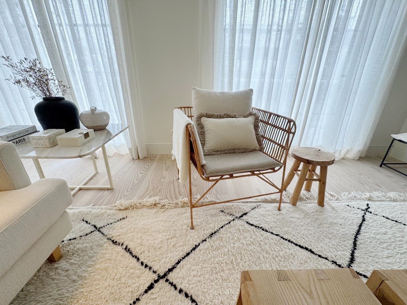 OPALA Home Talismans makes handmade luxury velvet cushions for an exclusive home decor, made in Portugal with premium cotton velvet. Meet Opala custom-made cushions, unique and luxurious home decor accessories.