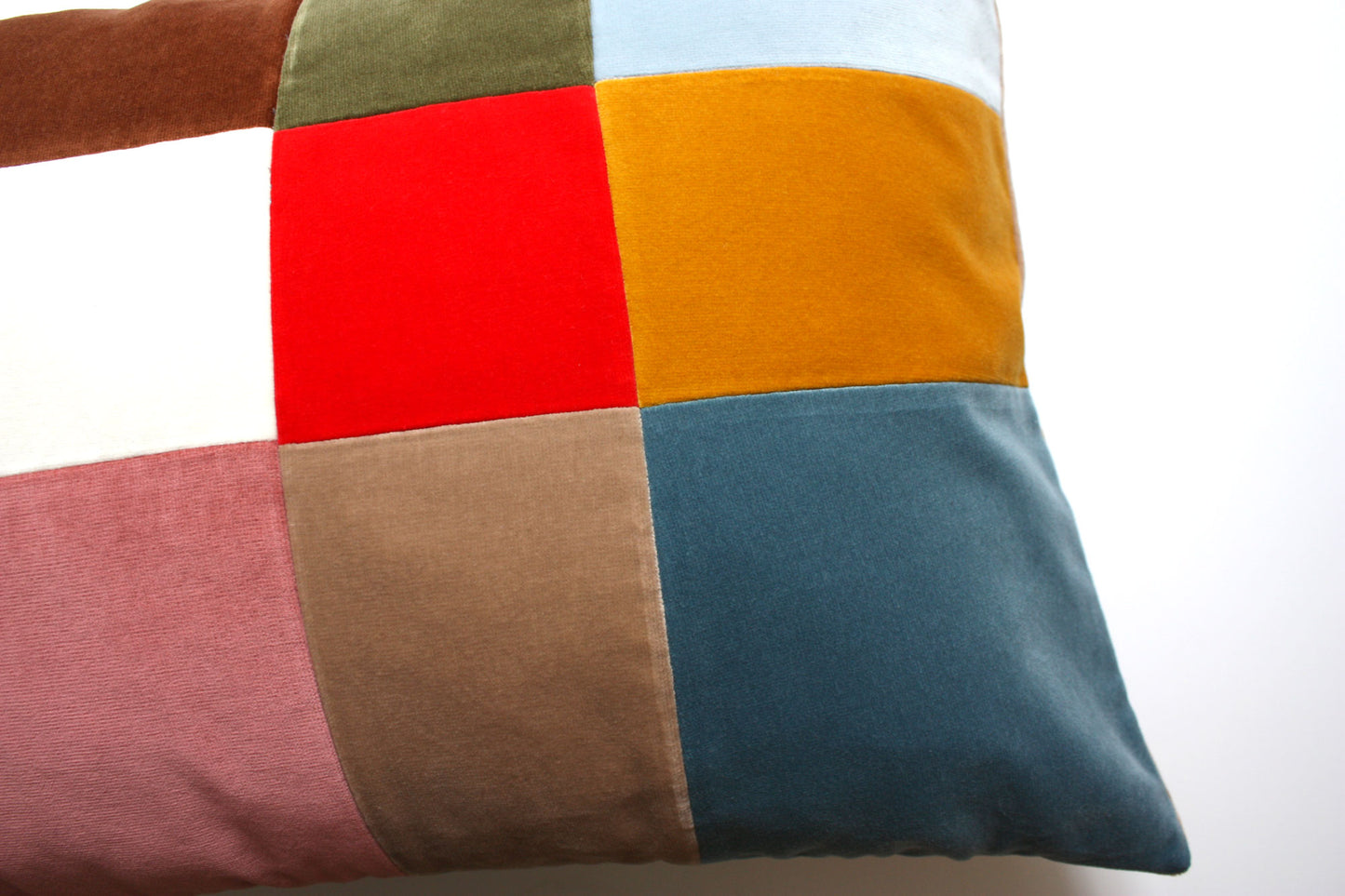 OPALA Home Talismans makes handmade luxury velvet cushions for an exclusive home decor, made in Portugal with premium cotton velvet. Meet Opala custom-made cushions, unique and luxurious home decor accessories.