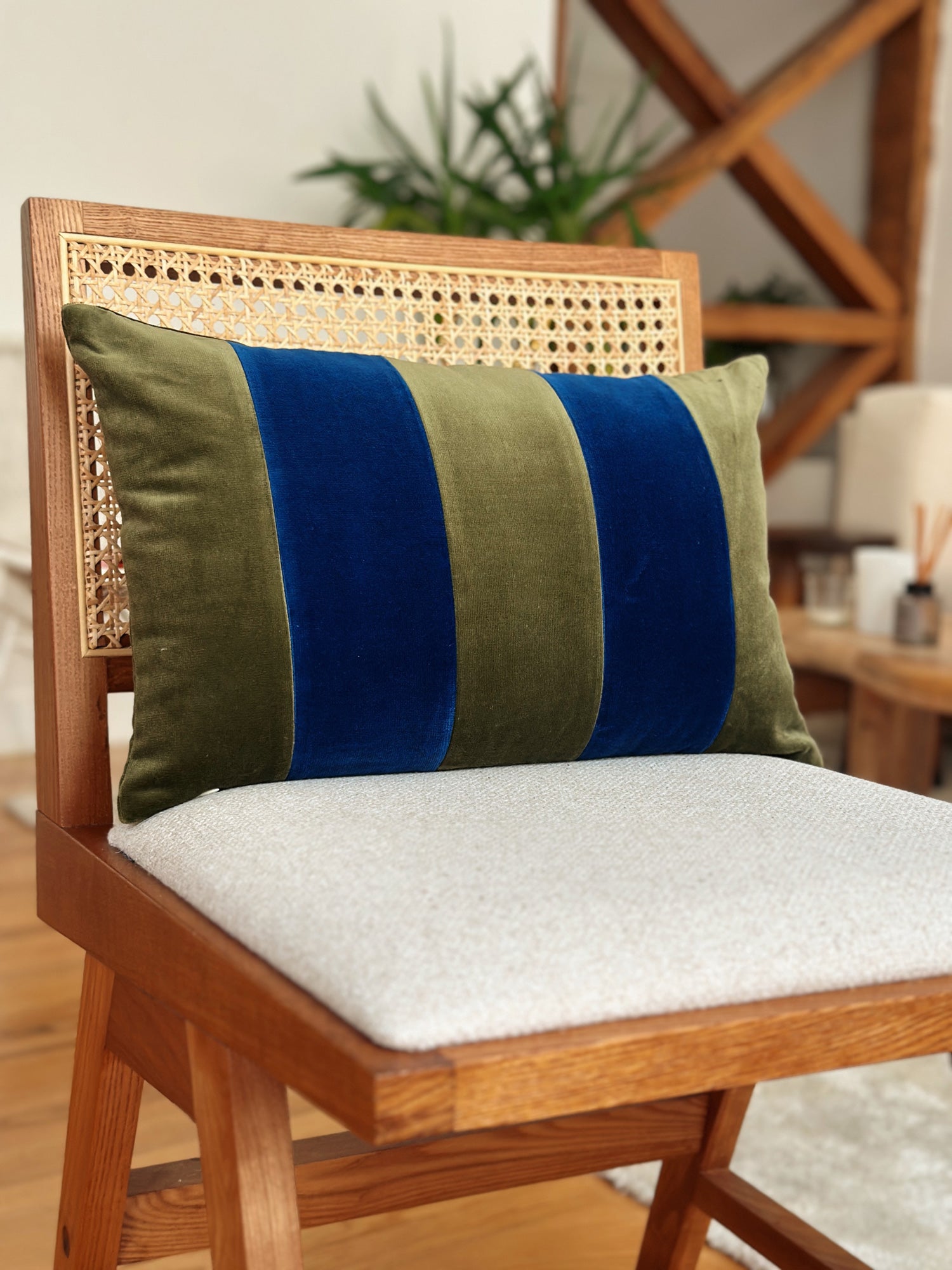 OPALA Home Talismans makes handmade luxury velvet cushions for an exclusive home decor, made in Portugal with premium cotton velvet. Meet Opala custom-made cushions, unique and luxurious home decor accessories.