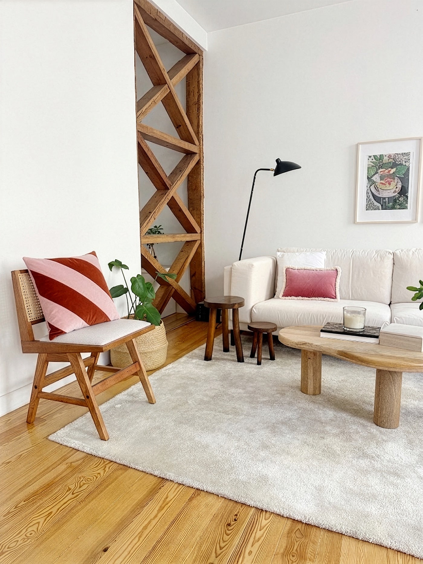 OPALA Home Talismans makes handmade luxury velvet cushions for an exclusive home decor, made in Portugal with premium cotton velvet. Meet Opala custom-made cushions, unique and luxurious home decor accessories.