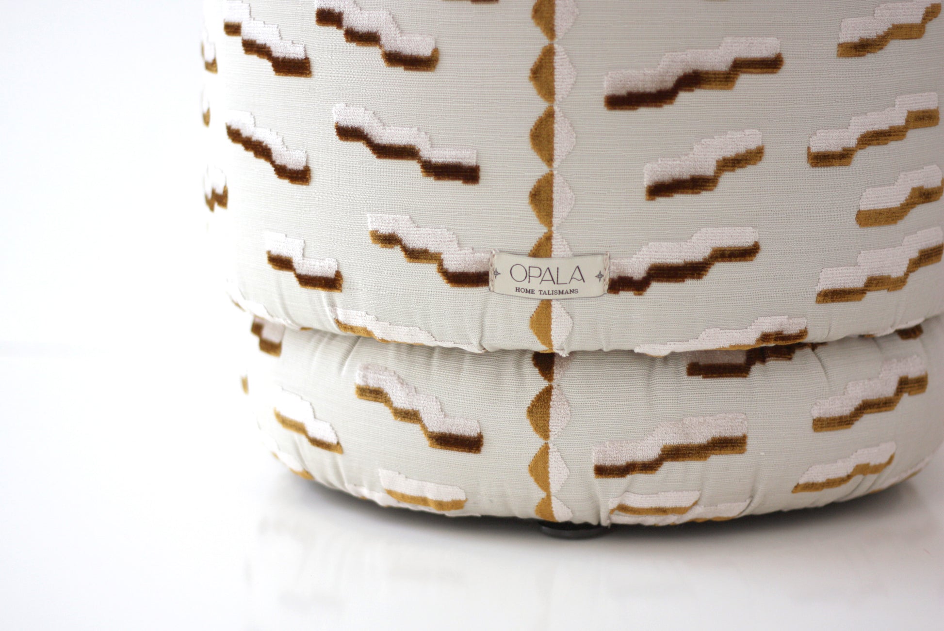 OPALA Home Talismans makes handmade luxury velvet cushions and poufes for an exclusive home decor, made in Portugal with premium cotton velvet. Meet Opala custom-made unique and luxurious home decor accessories.