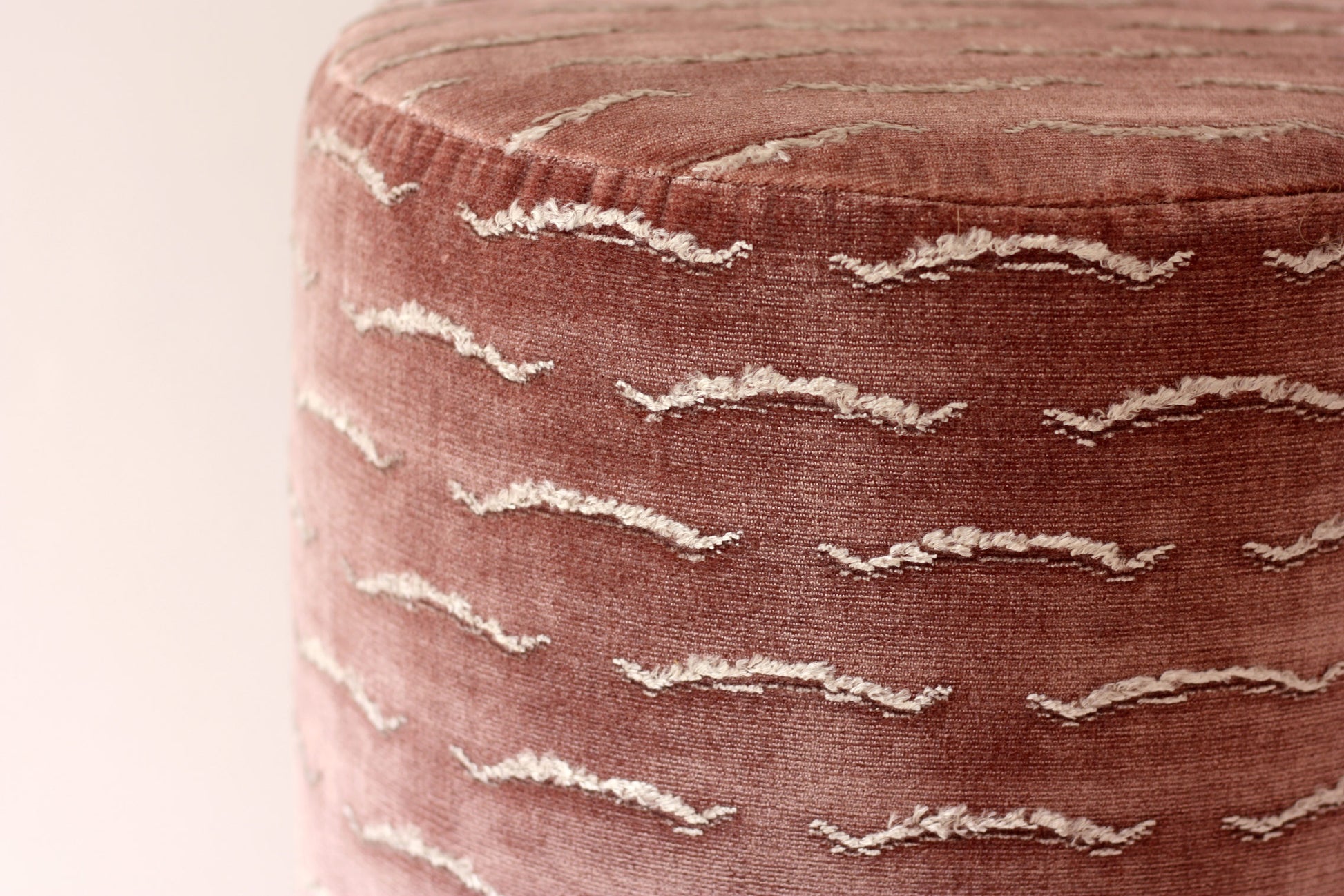 OPALA Home Talismans makes handmade luxury velvet cushions and poufes for an exclusive home decor, made in Portugal with premium cotton velvet. Meet Opala custom-made unique and luxurious home decor accessories.