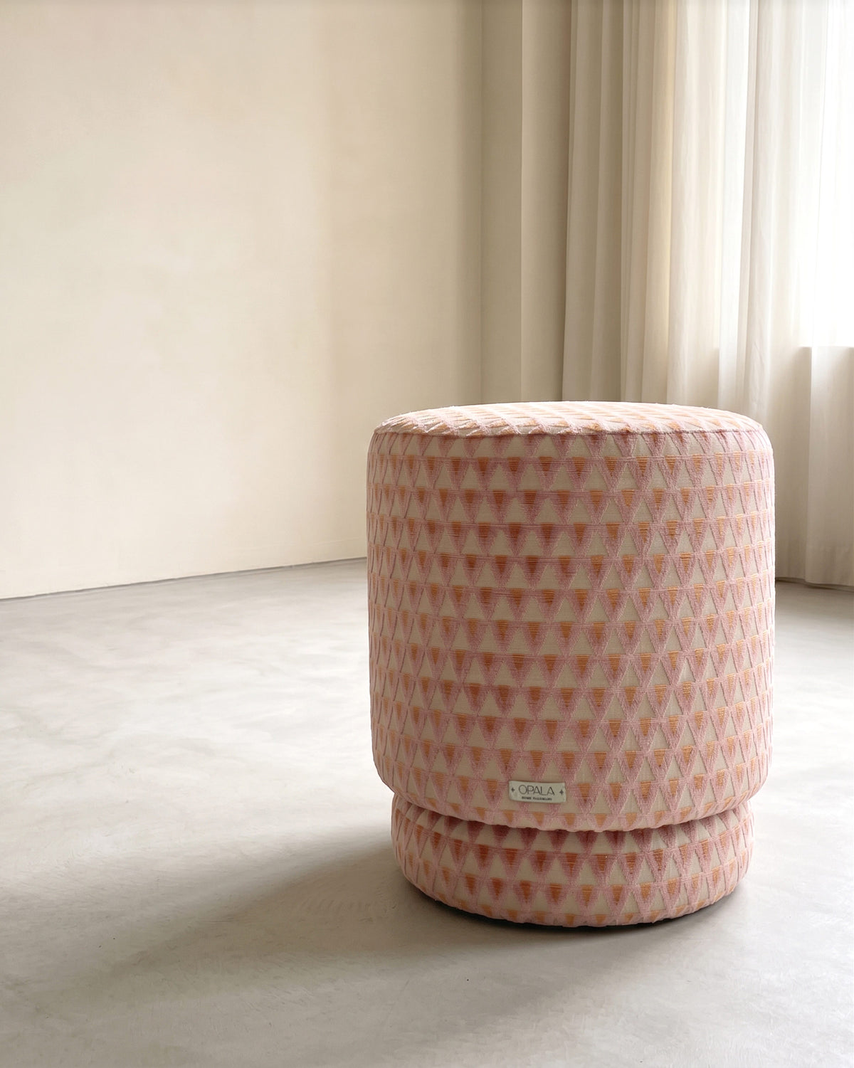 OPALA Home Talismans makes handmade luxury velvet cushions and poufes for an exclusive home decor, made in Portugal with premium cotton velvet. Meet Opala custom-made unique and luxurious home decor accessories.