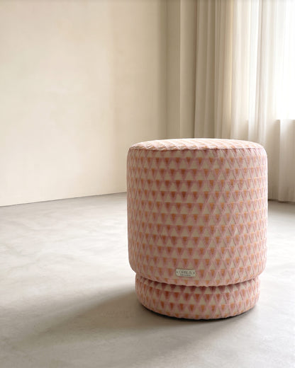 OPALA Home Talismans makes handmade luxury velvet cushions and poufes for an exclusive home decor, made in Portugal with premium cotton velvet. Meet Opala custom-made unique and luxurious home decor accessories.