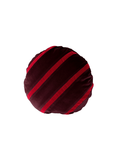 OPALA Home Talismans makes handmade luxury velvet cushions for an exclusive home decor, made in Portugal with premium cotton velvet. Meet Opala custom-made cushions, unique and luxurious home decor accessories.